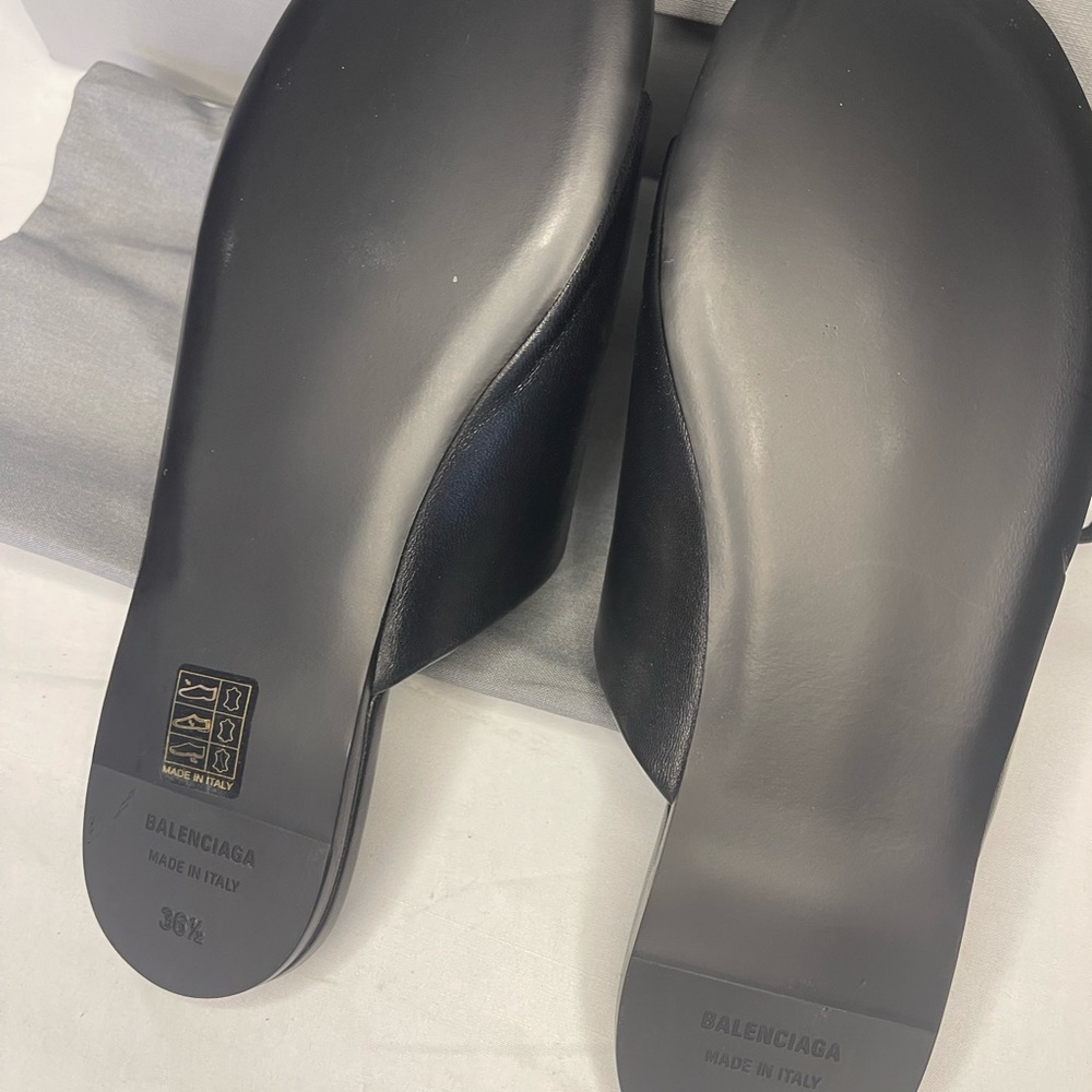 Balenciaga size US 6.5 (ER 36.5) Oval BB sandals black shiny sheepskin gold - Picture 13 of 17